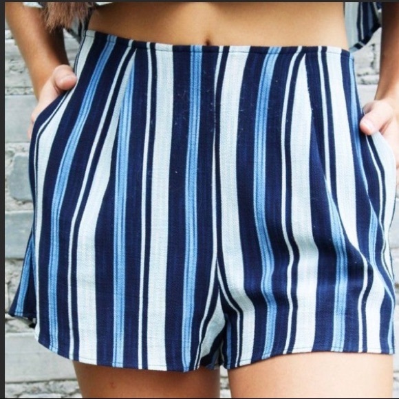 NWT Show Me Your Mumu Sawyer Shorts Size Medium - Picture 1 of 8